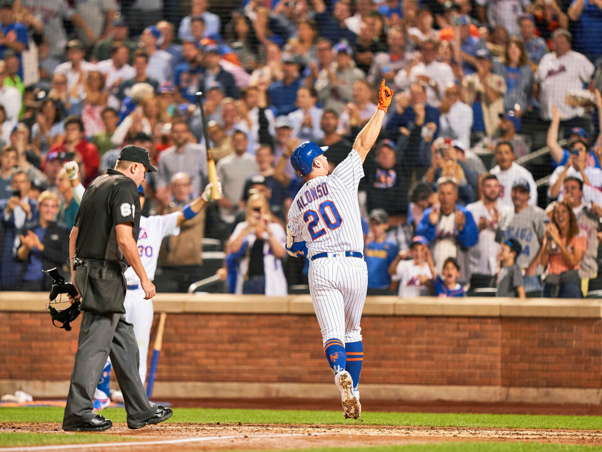 pete-alonso-wave.jpg